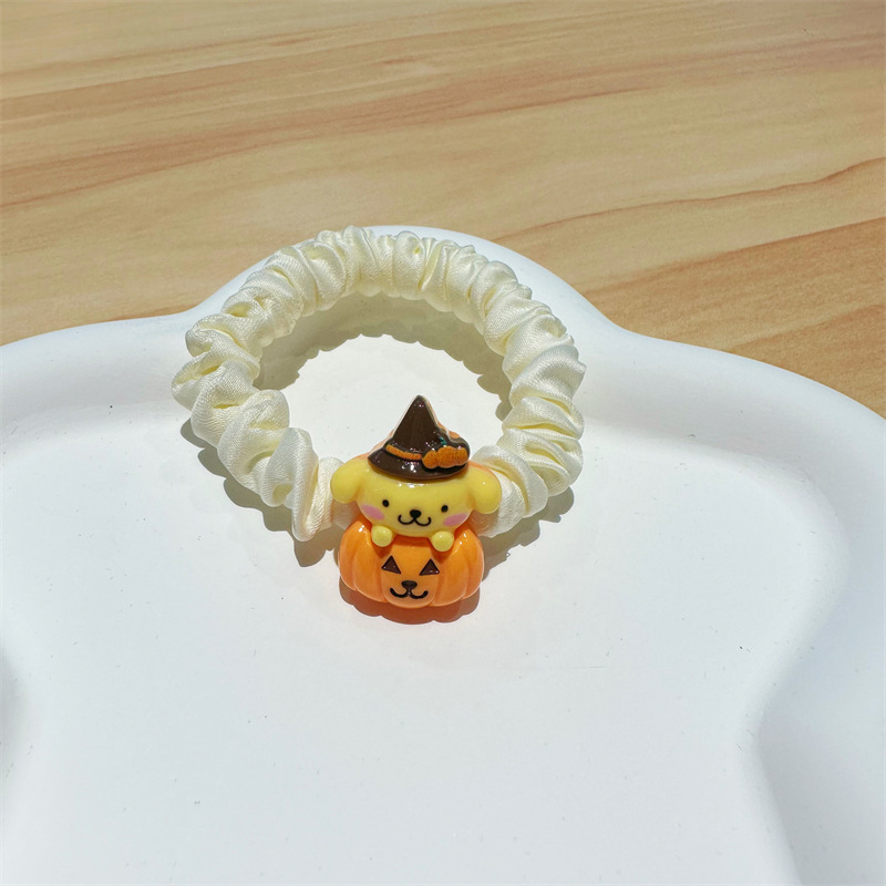 ハロウィーンのサンリオの髪輪が可愛いです。|undefined