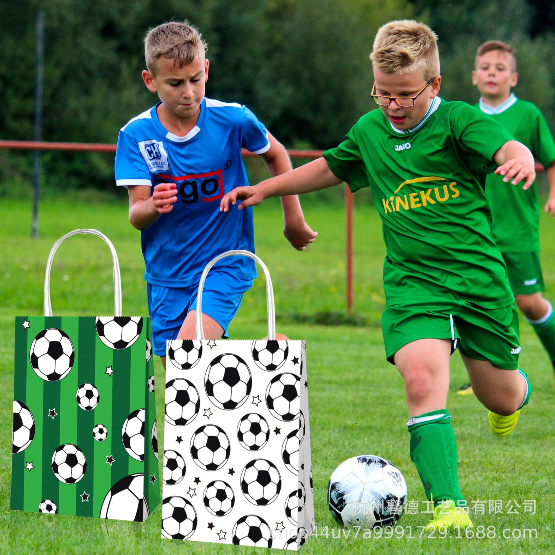 BD072 Copa Mundial de fútbol blanco y negro verde hierba fútbol partido compañero regalo papel Kraft bolso