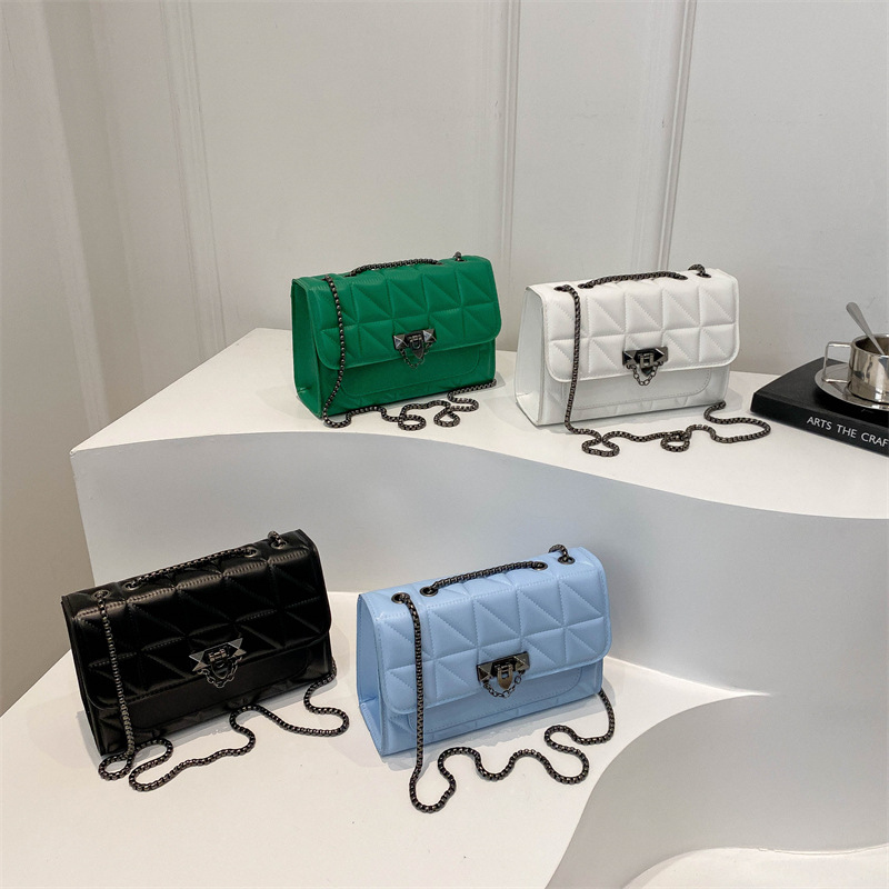 Popular bolso bordado de color sólido nuevo estilo de moda transfronteriza retro cadena mochila simple bolsa de hombro de mujer