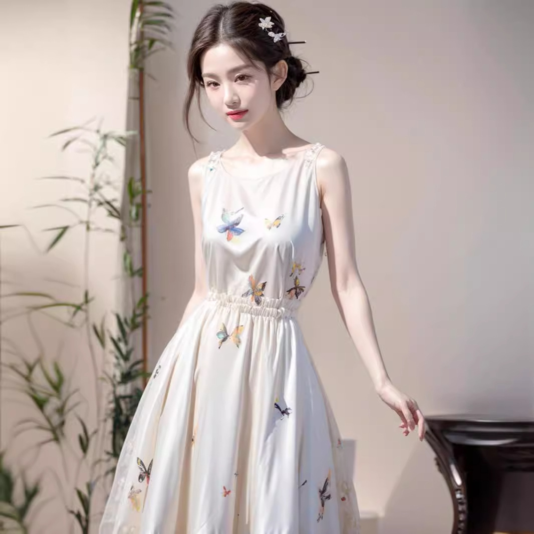 Váy liền hoa nhỏ họa tiết bướm trắng thịnh hành FL240625 – váy hai dây phong cách dân tộc, chít eo tôn dáng mùa hè — váy trắng