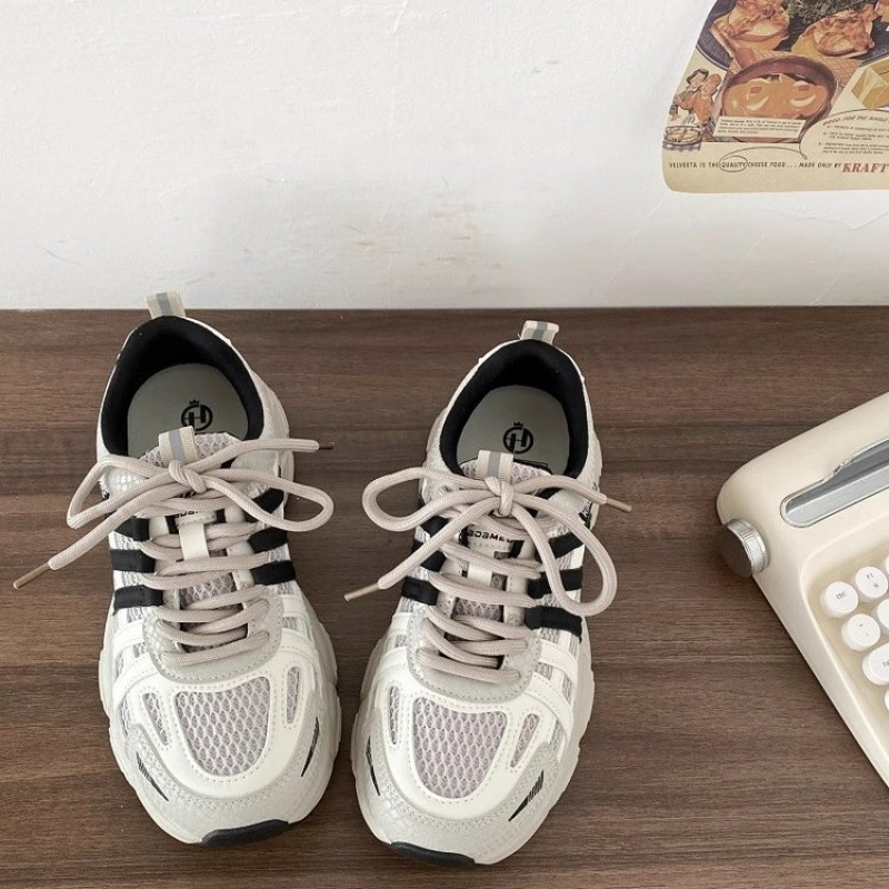 Breathable shoes made of soft leather