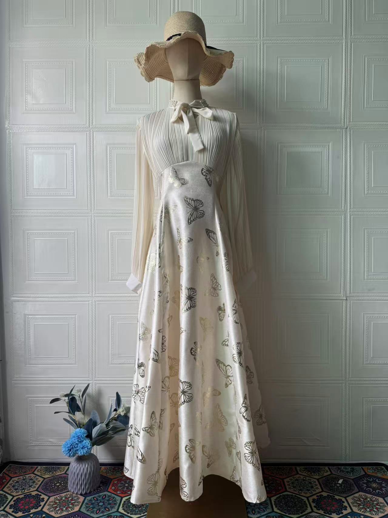 European American 2025 Spring Elegant And Noble Long-Sleeved Dynamic Romantic Style Gold-Embossed Long Dress For_ecoleips.com