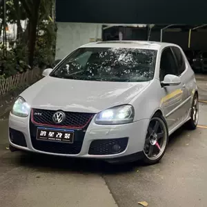 Подходит для гольфа 5 модифицированный и модернизированный GTI Большой объемный передний бампер центральный сетевый крем -труд задних губ PP Пластиковый материал