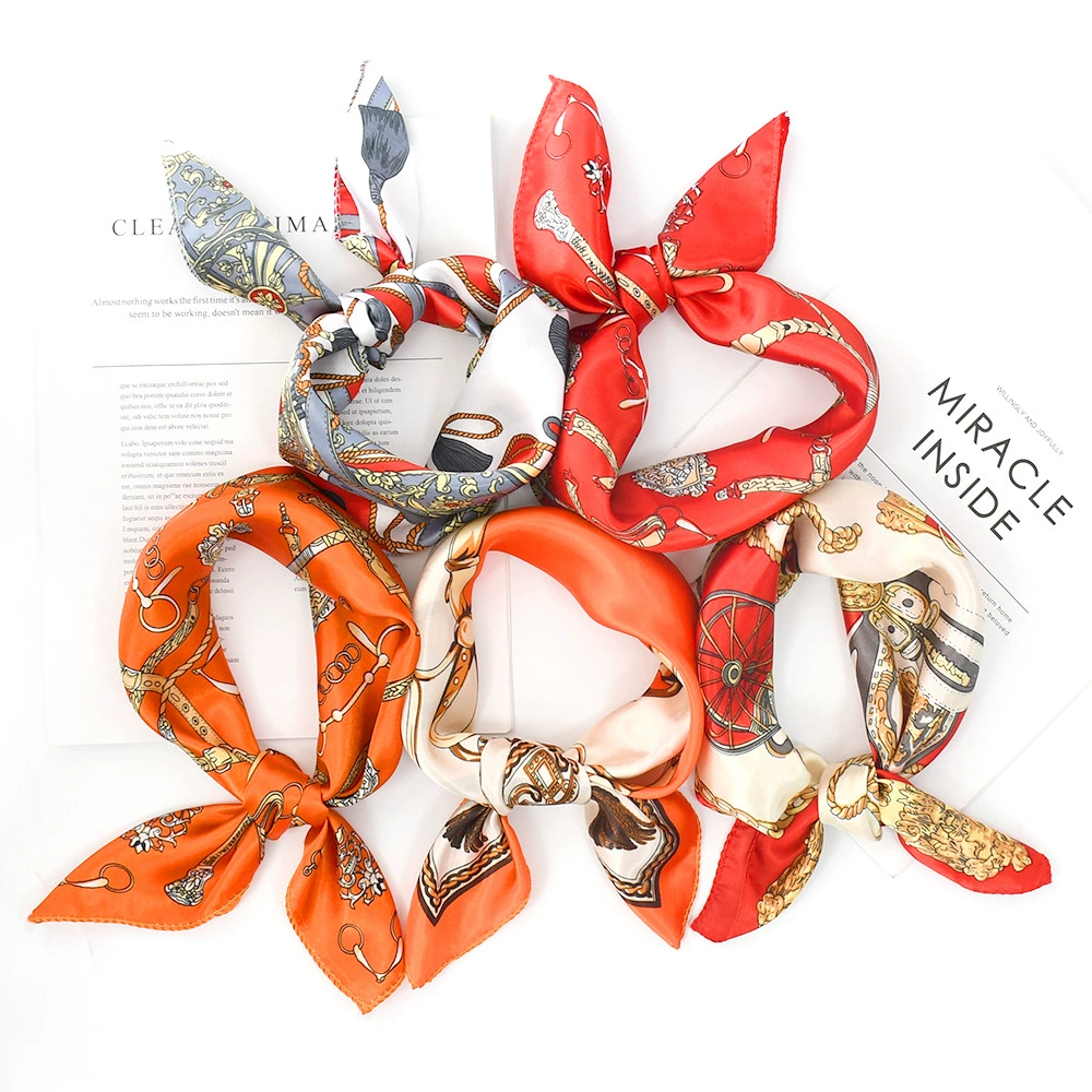 Трансграничная мода высокого уровня чувственный шелковый шарф Квадратный шарф Цепь Разные цветки Дин имитация шелка 50x50 маленький шарф для женщин оптом