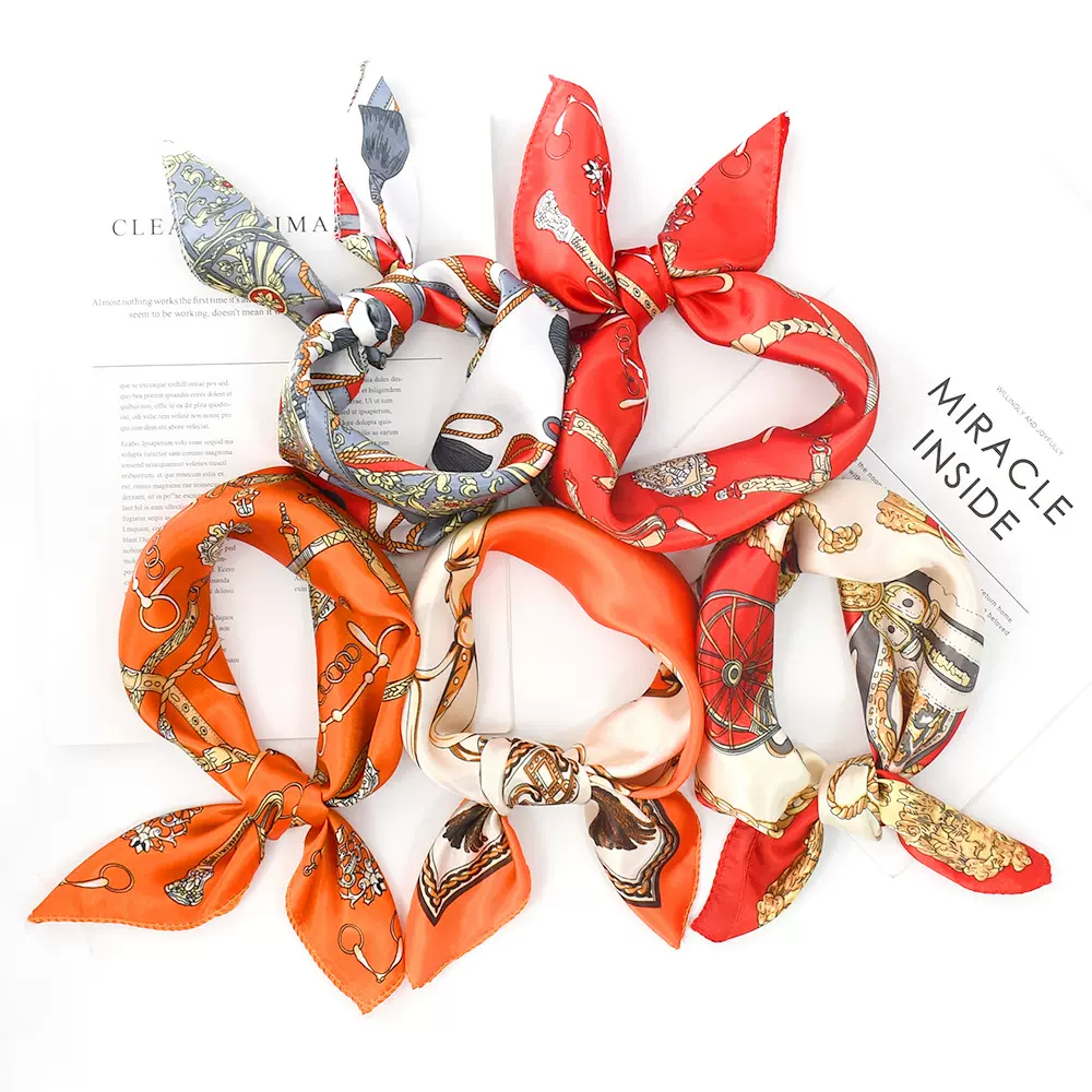 跨境时尚高级感丝巾方巾链条杂花色丁仿真丝50x50小领巾女批发