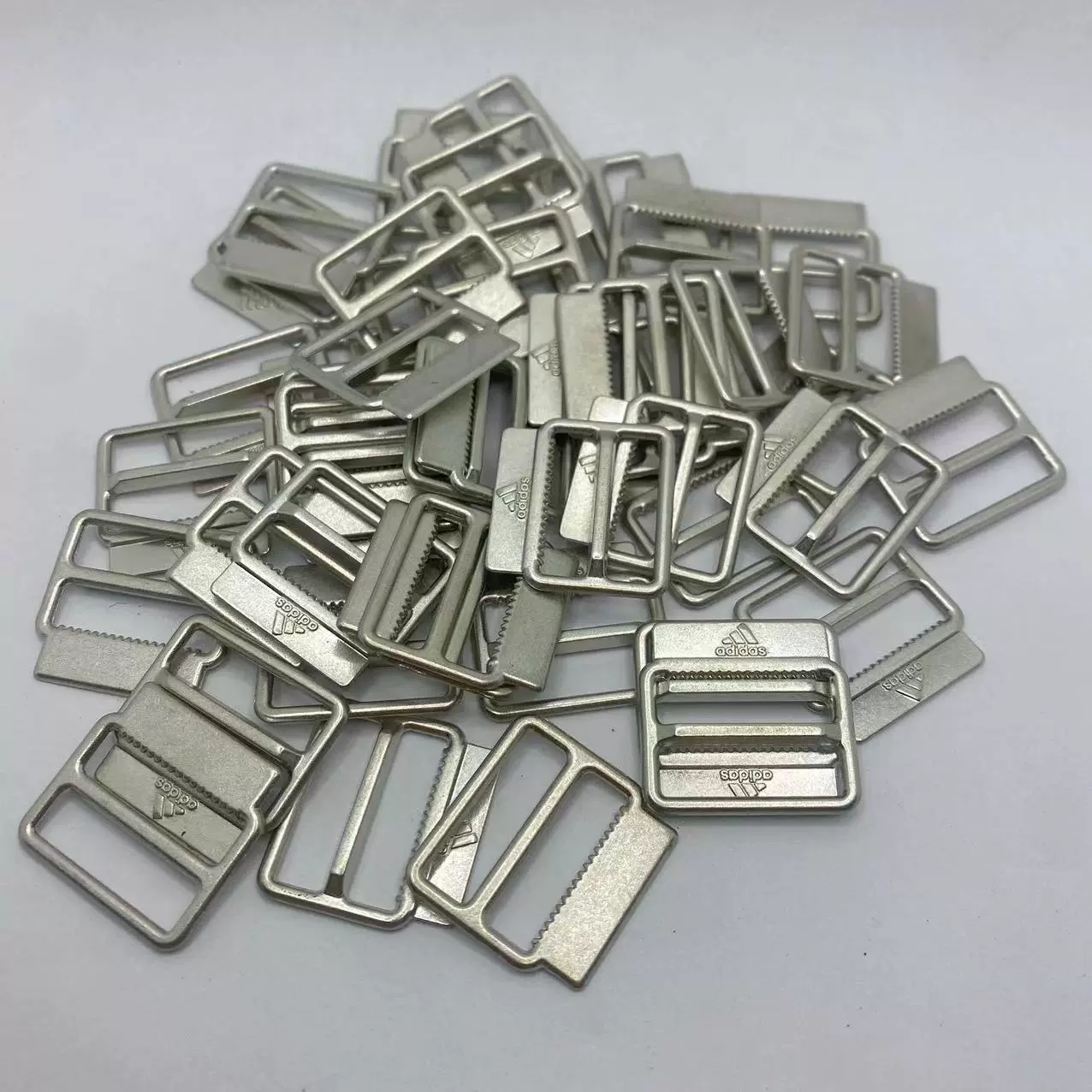 厂家直批扁型14齿金属扣锌合金皮带扣箱包鞋帽调节扣