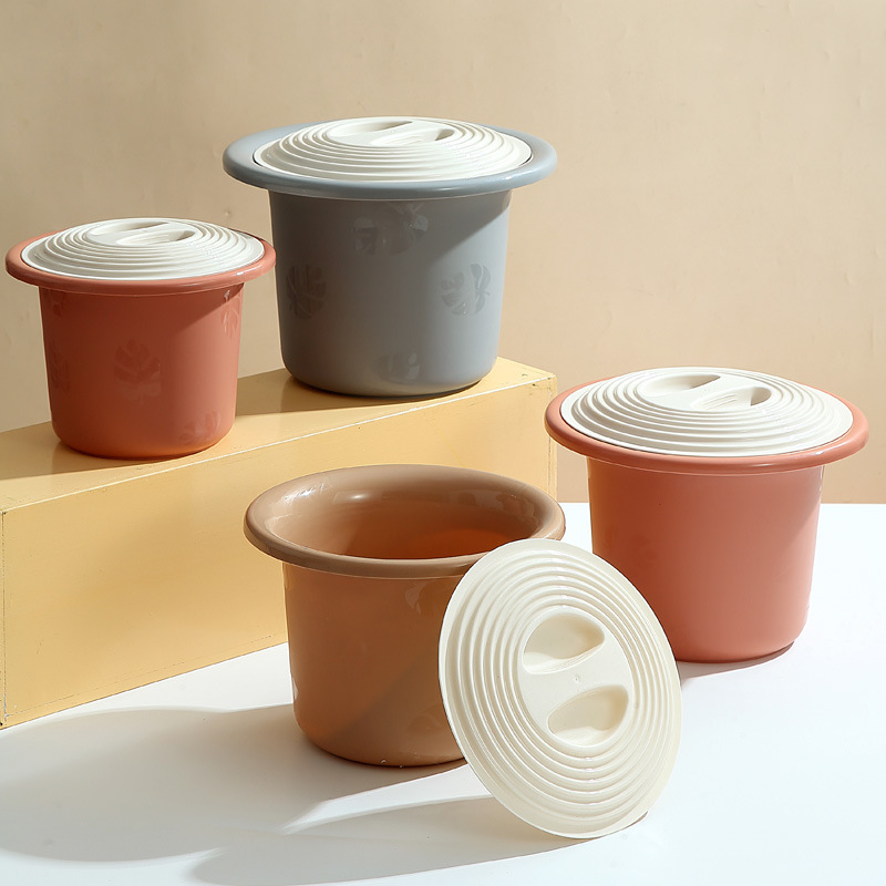 Elderly People Spit into Spittoons, Plastic Toilets, Urinals, Baby Buckets with Lids, Children's Potties, Small Urinals, Urine Buckets