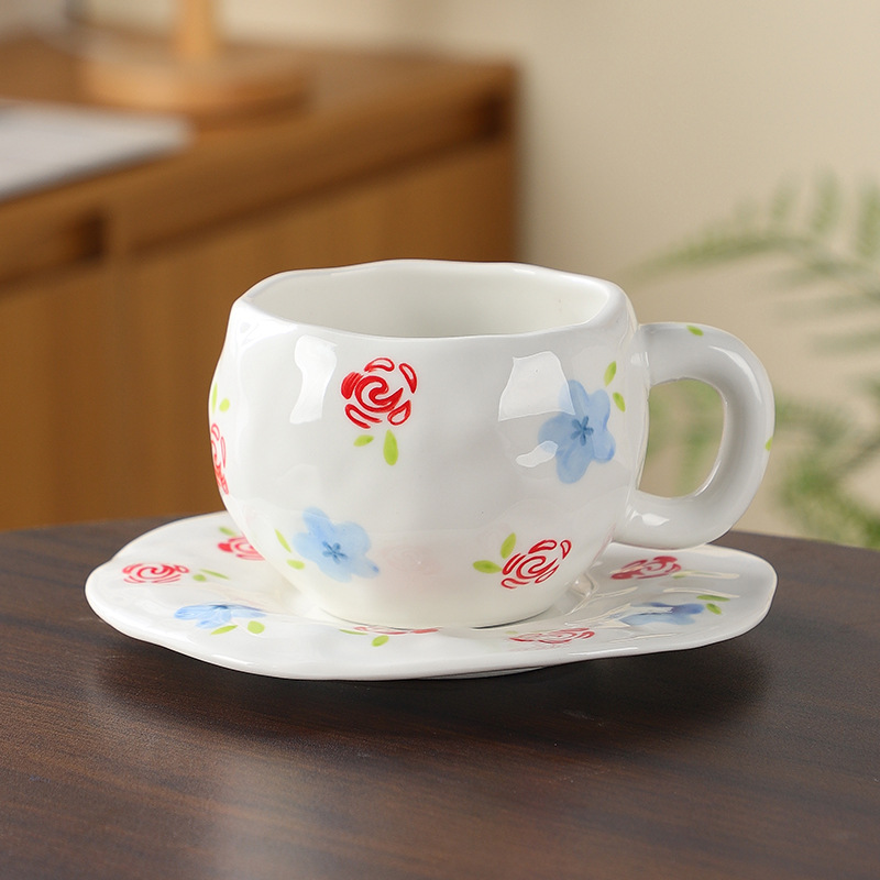 Estilo coreano inswind mano flor cerámica taza de café y plato conjunto taza de té de la tarde pequeñas flores pintadas a mano taza un plato