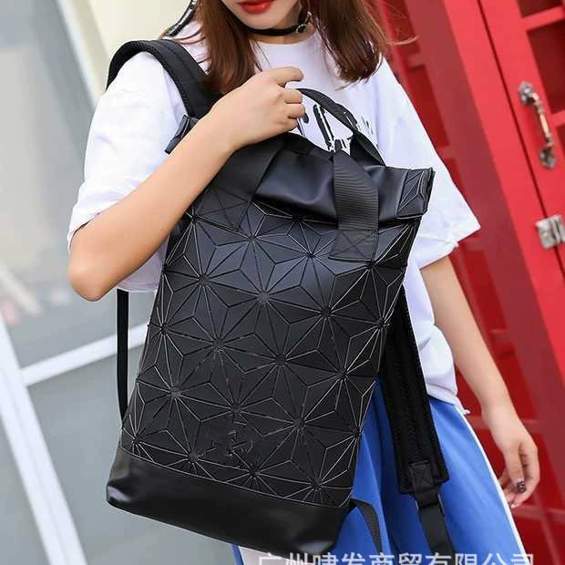 Capacious backpack with diamond pattern, sports bag for men and women, sports laptop