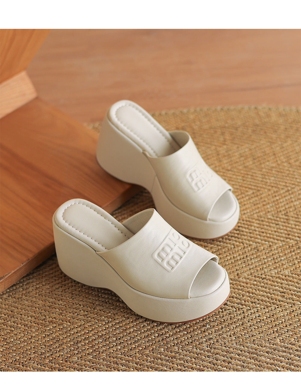Dép sandal nữ xỏ ngón đế dày in chữ mùa hè da thật — màu be chi tiết 14
