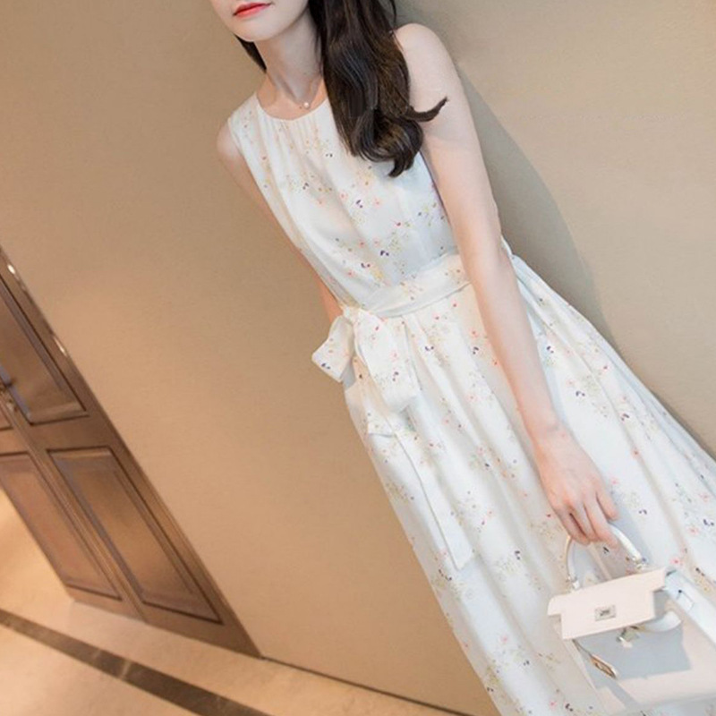 2026 Summer New Floral Round-Neck Sleeveless Dress with a Unique Design, Niche Style, Waist-Cinching, Slimming, Vintage Long Dress