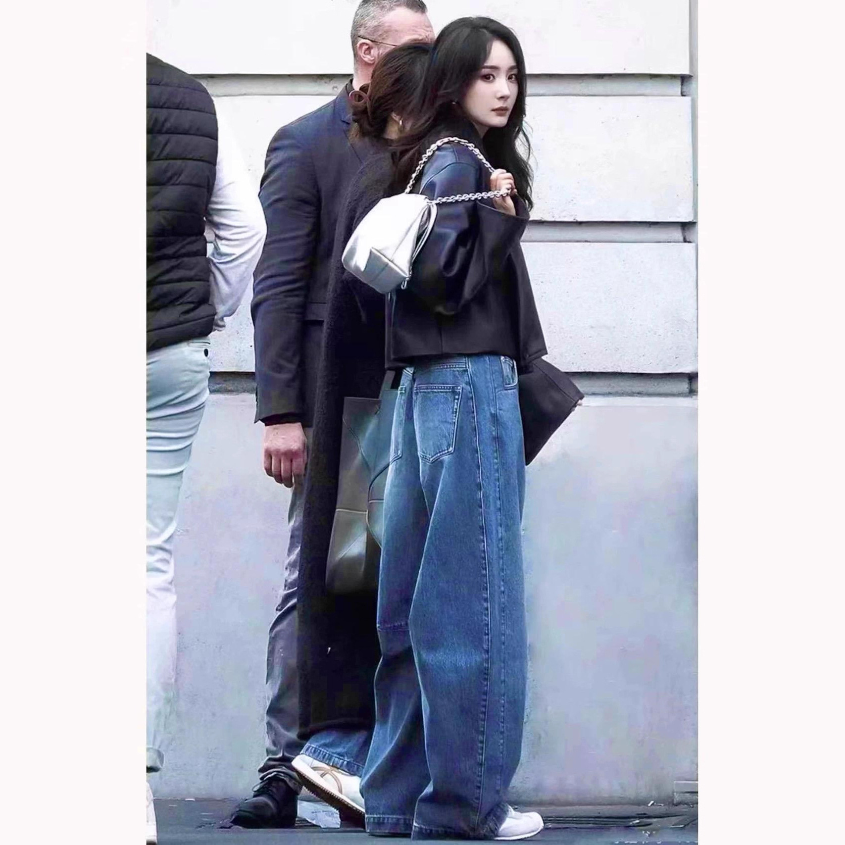 梵思羽2025早秋新款明星同款高腰显瘦宽松直筒牛仔裤女10892