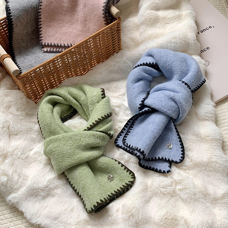 Alta sensación verde imitación de cachemira bufandas de piel de mujeres otoño y invierno 2025 sensación de atmósfera gruesa calentamiento de los estudiantes bufandas