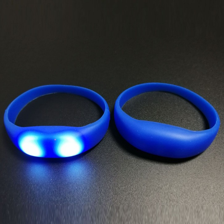 Pulseras luminosas controladas por voz Reunión Anual de Empresas Lotería Control de voz Respuesta Pulseras de teclas luminosas Concert Atmosfera de bar