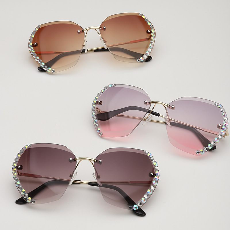 Sunglasses Classification PC, UV400 Protection Lens Material Elegant Retro Gradient Color PC UV400 Protection Square Diamond Frameless Women's Sunglasses