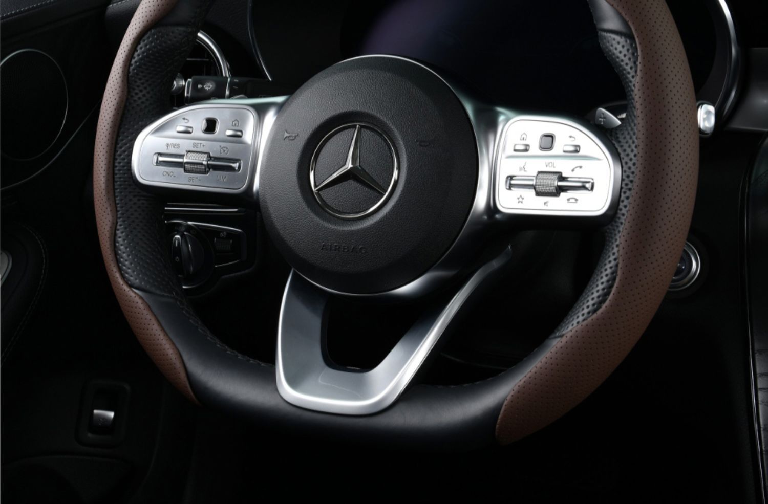 Steering wheel cover car Four Seasons universal nappa leather perforated non-slip sweat-absorbent D-type men's and women's decorative summer ultra-thin handle cover