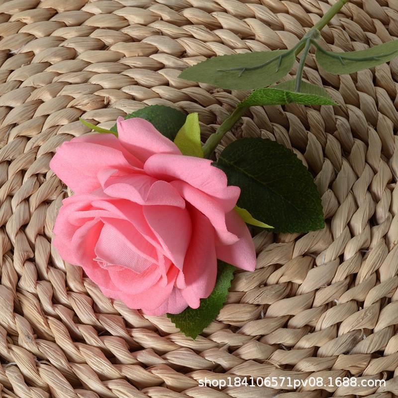 Sola franela Rosa flor artificial Día de San Valentín accesorios de boda flor decorativa pared cascada flor artificial Flor de seda artificial