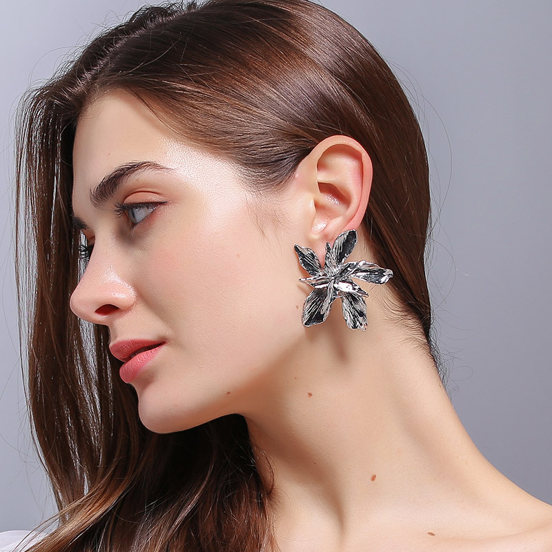 Fashion Exaggerated Earrings Alloy Big Love White Diamond Pendant E-commerce Jewelry4