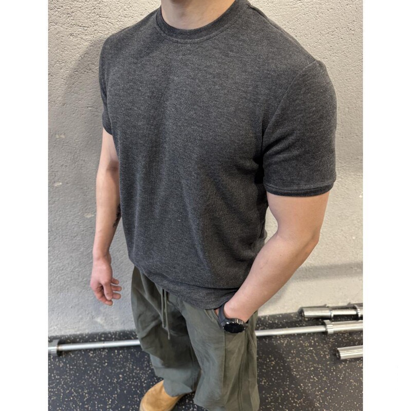 Round Neck, Straight Shoulder Men's Short-Sleeve T-Shirt, Stylish Sports Elastic Cuffed Sleeve Base Shirt, High-End Feel Top for Teenagers