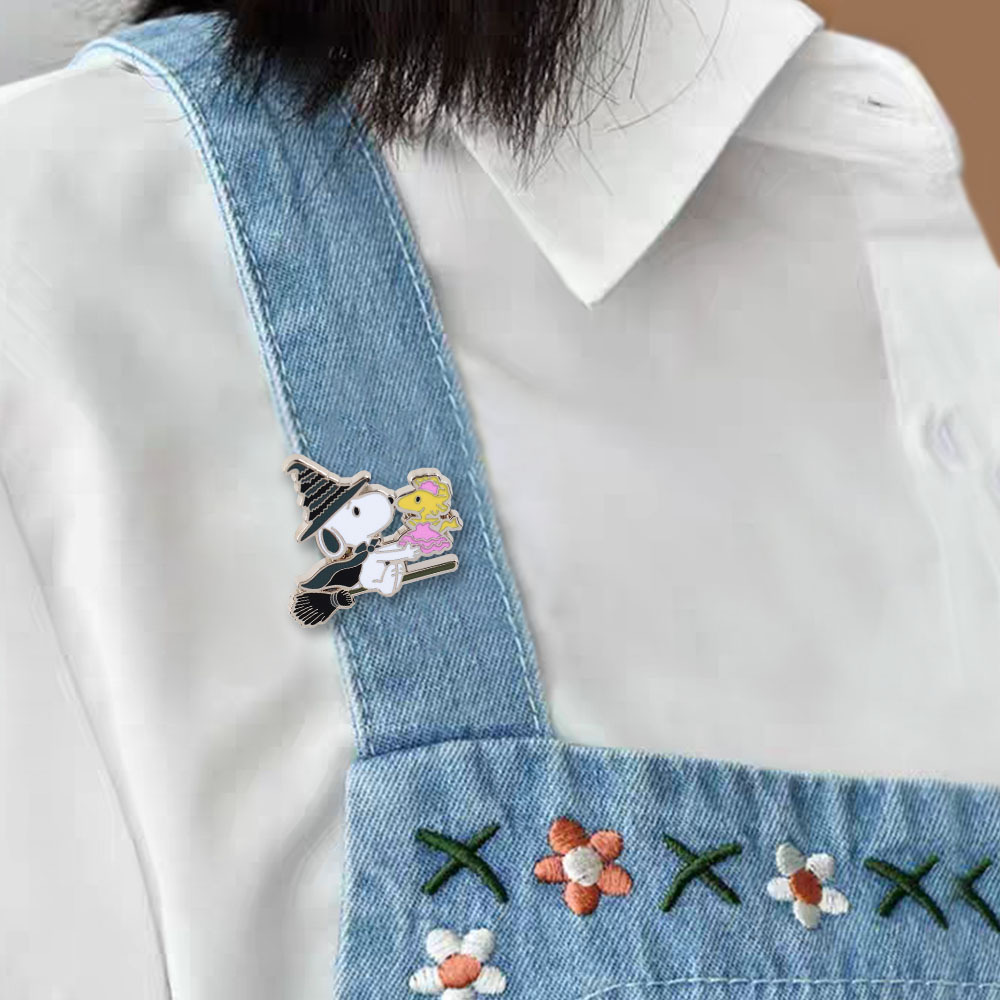 Magic Flying Broom Cute Orange Cat Enamel Badge Kawaii Cartoon Character Badge Novelty Fun Accessory