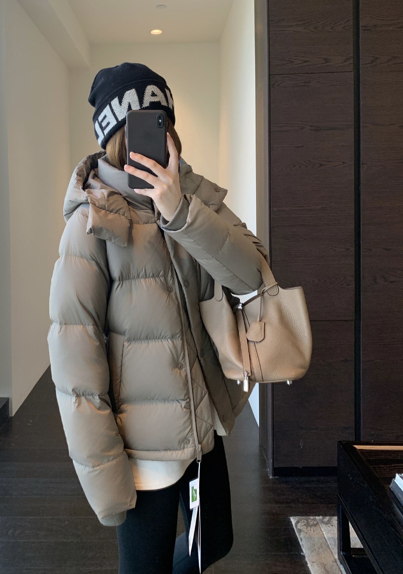 따뜻한 브라운 그레이 구스다운
