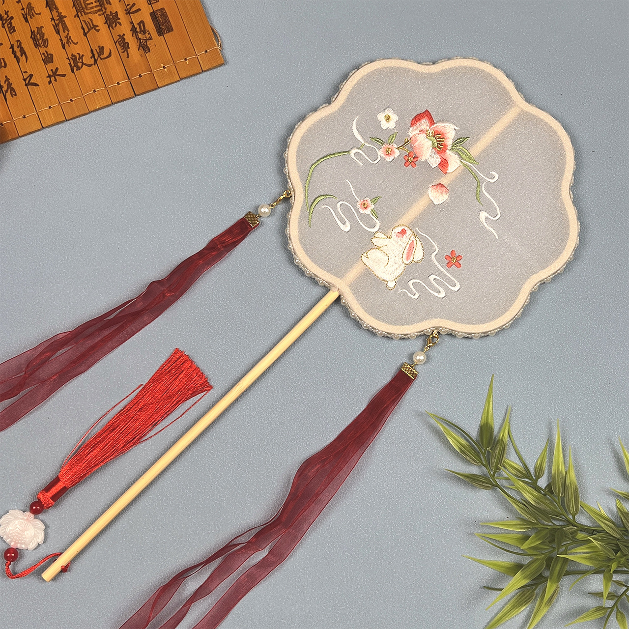 붉은 꽃새-8개의 꽃잎-중간 크기