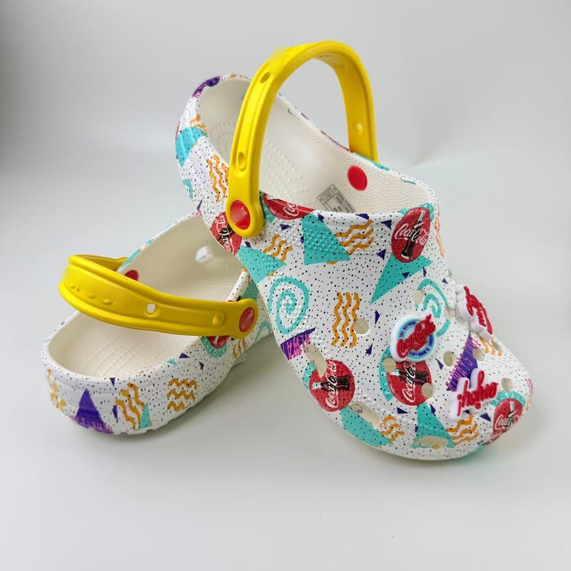 2026 New Model Coca-Cola Clogs Wholesale Couple Style Beach Shoes Indoor and Outdoor Lightweight Slippers Sandals Wholesale Dropshipping