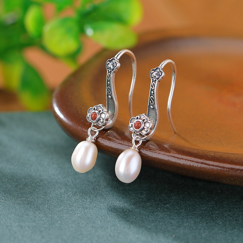 Bông tai móc bạc S925 đính ngọc trai nước ngọt họa tiết Ruyi may mắn — Một cặp