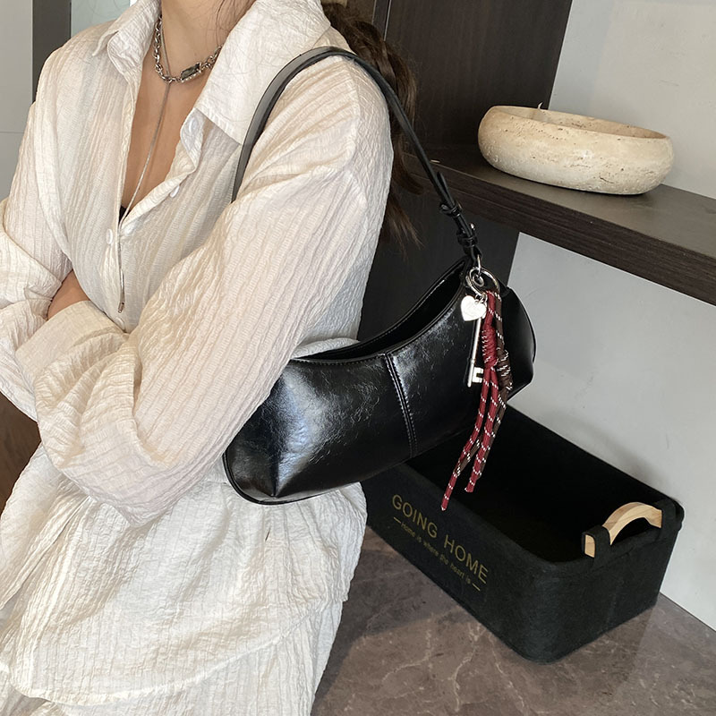 Bolso de axila retro estilo Hong Kong 2025 verano nuevo bolso femenino bolso de textura de alta gama transmisión en vivo del mismo bolso de hombro marea