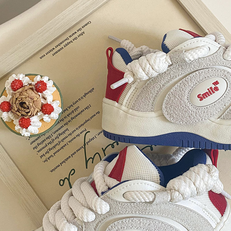 Yuanbo 2023 verano nuevos deportes zapatillas de las mujeres nicho original diseño versátil plataforma casual zapatos blancos