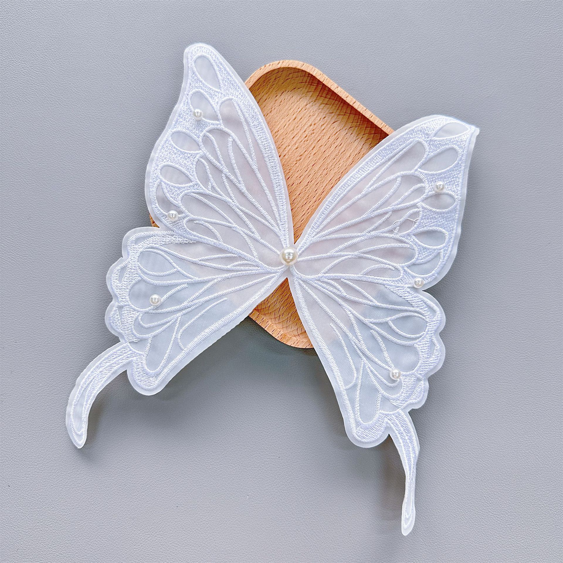 En stock, bordado de organza, colorida mariposa de perlas tridimensional, horquilla no adhesiva, accesorio para el cabello para ropa infantil, decoración de parches de tela