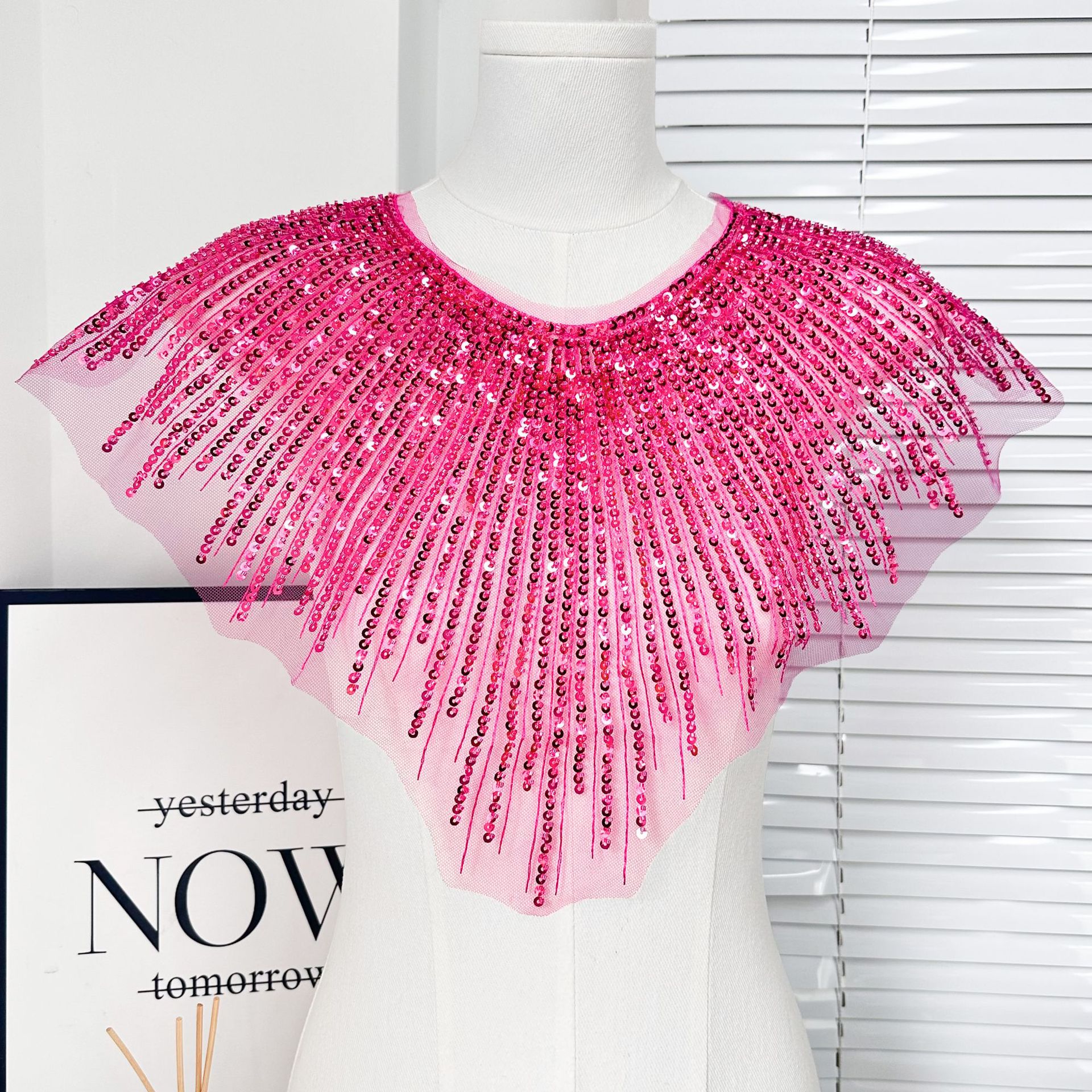 Cuello de perlas transfronterizas vestido de boda vestido de baile exagerado vestido de alta calidad de otoño piezas delanteras accesorios de cuello de poliéster en stock