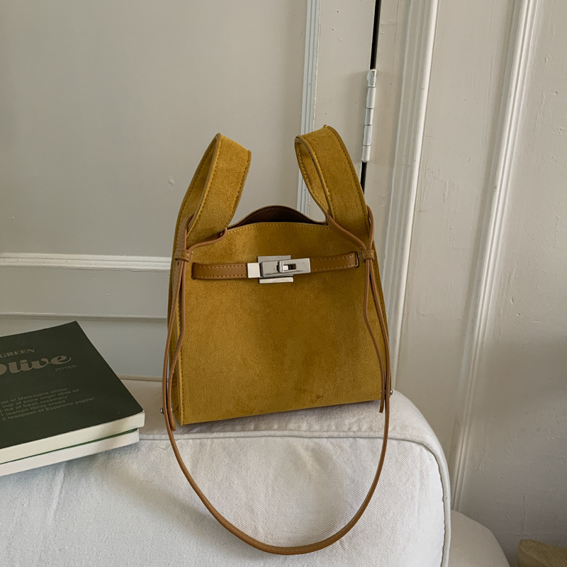 Nicho coreano Zhong esmerizado bolso de cubo de viaje mujer otoño / invierno 2025 nueva moda versátil bolso de hombro