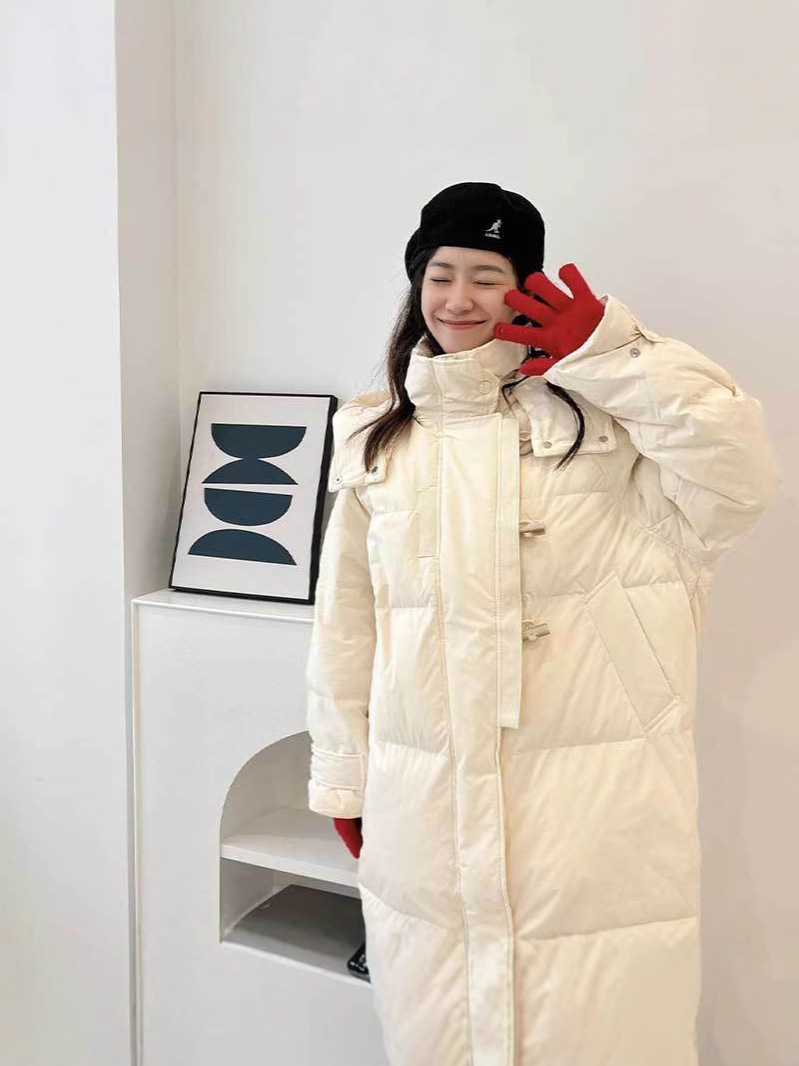 Plumón de invierno nuevo estilo de mujer coreana suelta chaqueta de pluma media y larga chaqueta blanca con cuello de capuchón desmontable image 4