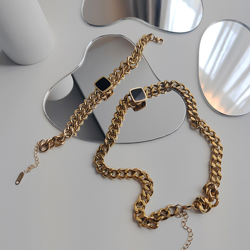 Style de créateur, personnalité exagérée, collier à chaîne épaisse en acier titane, bracelet à chaîne de clavicule carrée noire polyvalent de niche_voghion.com