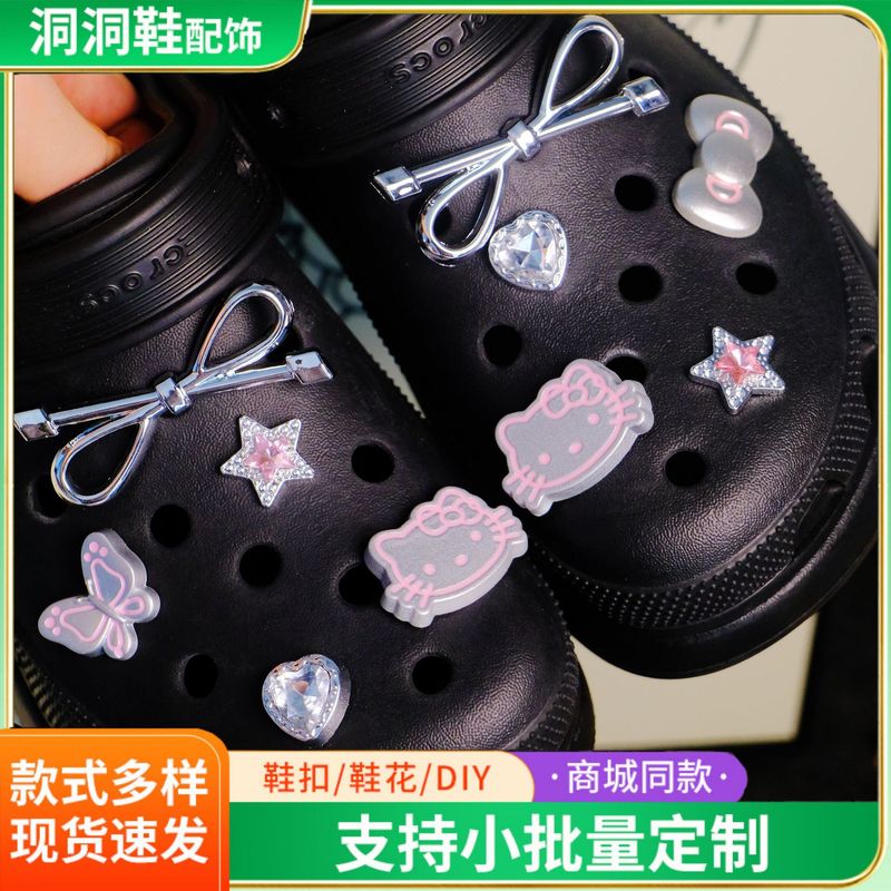 新しいインスタイルファッショナブルでかわいいシルバーフラッシュハローキティリボン下駄靴花靴バックル靴アクセサリー DIY アクセサリー|undefined