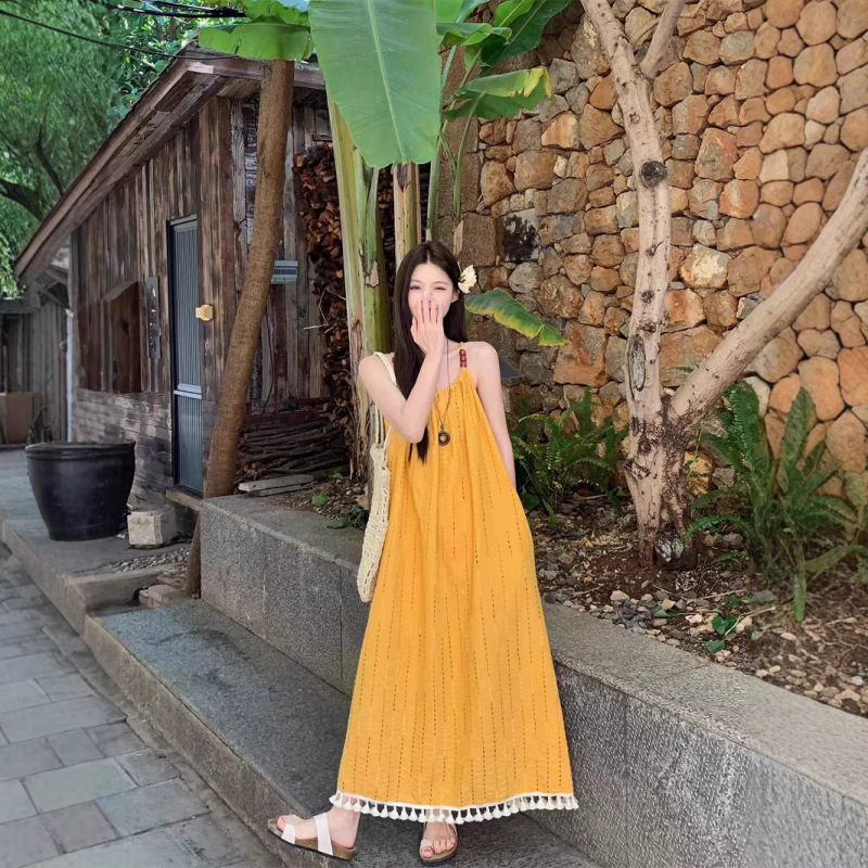Beautiful Dopamine-Inducing Vacation Long Dress for Women, Perfect for Taking Photos at Bali's Seaside, with a Relaxed Vibe Beautiful Dopamine-Inducing Vacation Long Dress for Women, Perfect for Taking Photos at Bali's Seaside, with a Relaxed Vibe