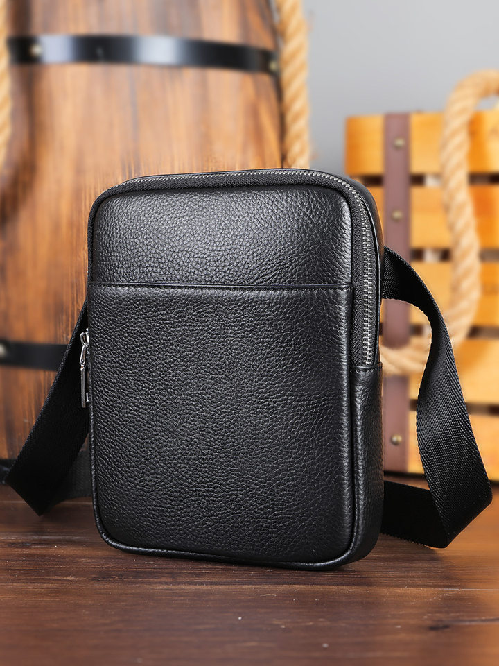 Túi đeo chéo nam da bò lớp đầu cao cấp kiểu mới, túi đeo vai đựng iPad 8 inch — Màu đen