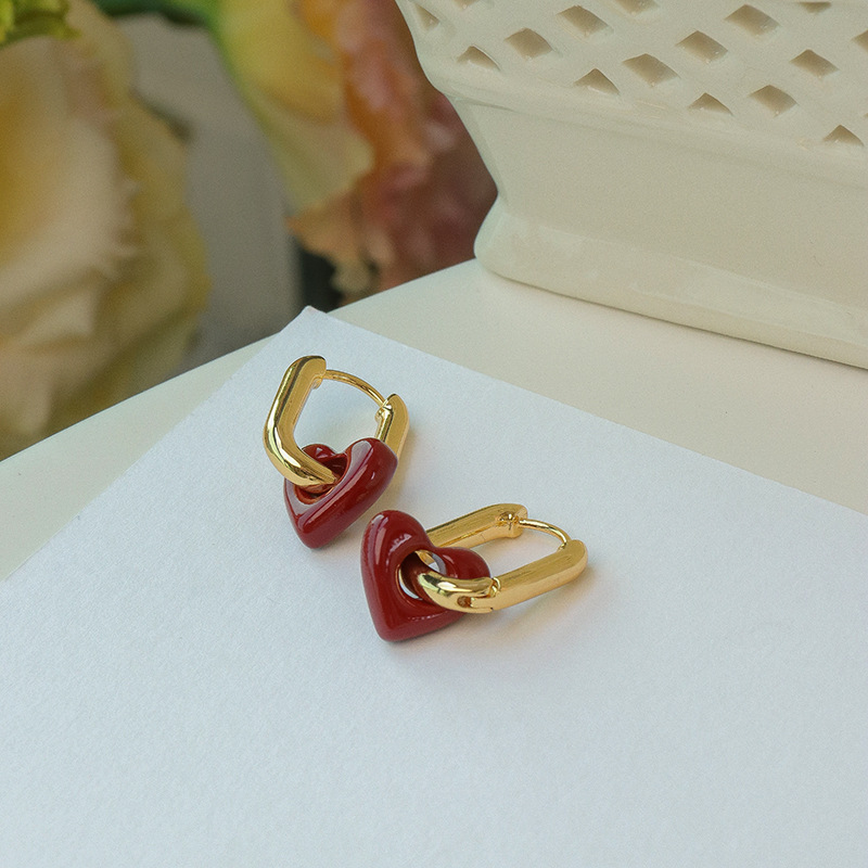 2021 New Metal Texture Red Bean Color Light Luxury French Retro Red Heart Ear Buckle Wholesale display picture 7