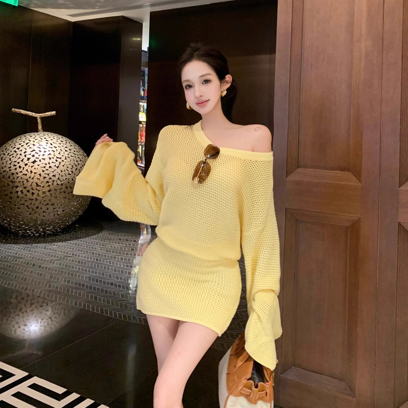 实拍2025！纯欲辣妹斜肩黄色长袖针织连衣裙女宽松休闲收腰短裙|undefined