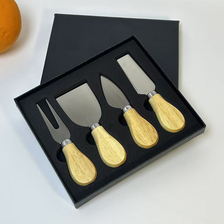 Fabricante de acero inoxidable cuchillo de queso de cuatro piezas conjunto de mango de madera de goma cuchillo de pizza de queso crema tenedor cuchillo de pala