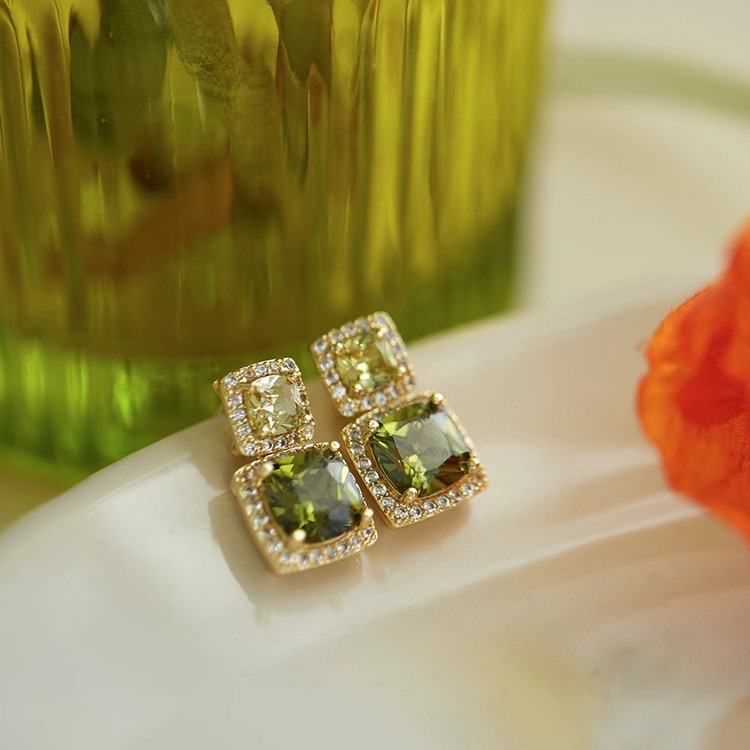 Retro sophisticated square design elegant earrings with zircon