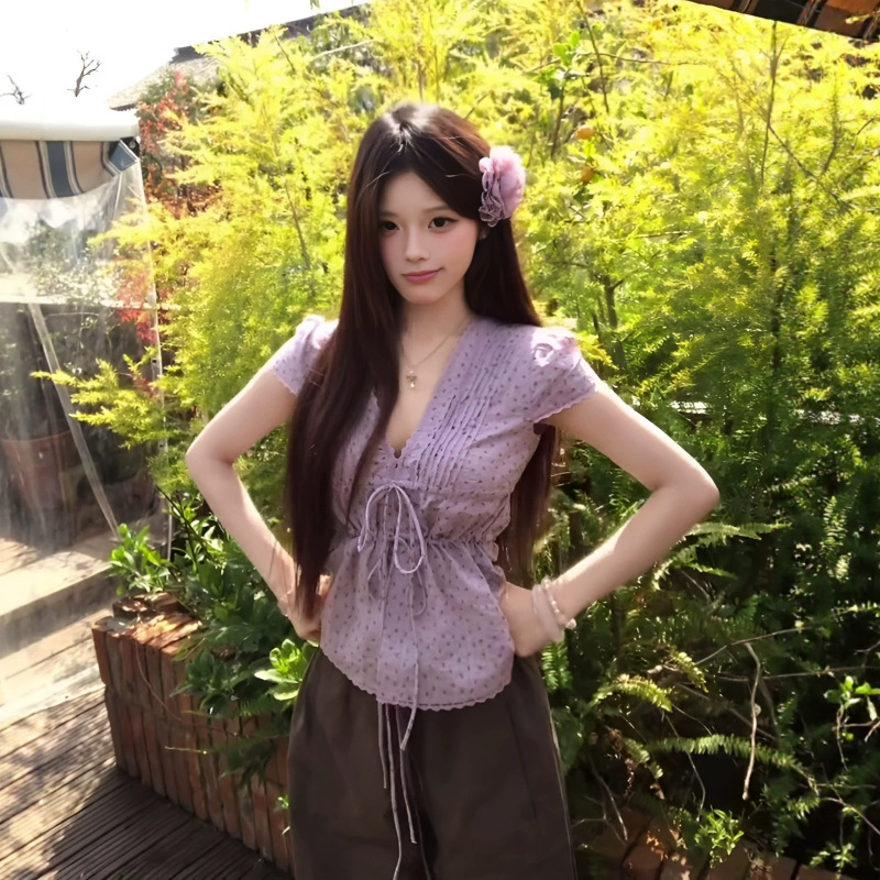 French-Style Gentle Light Purple Floral Shirt for Women, New Summer Model with V-Neck, Lace-Up Waist, Slimming Effect, and Lace-Trimmed Short Top