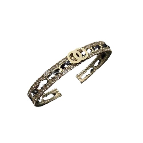 Xiang's new double C letter diamond inlaid leather small Chanel style bracelet retro fashion versatile high-end Xiang Nai Nai bracelet 