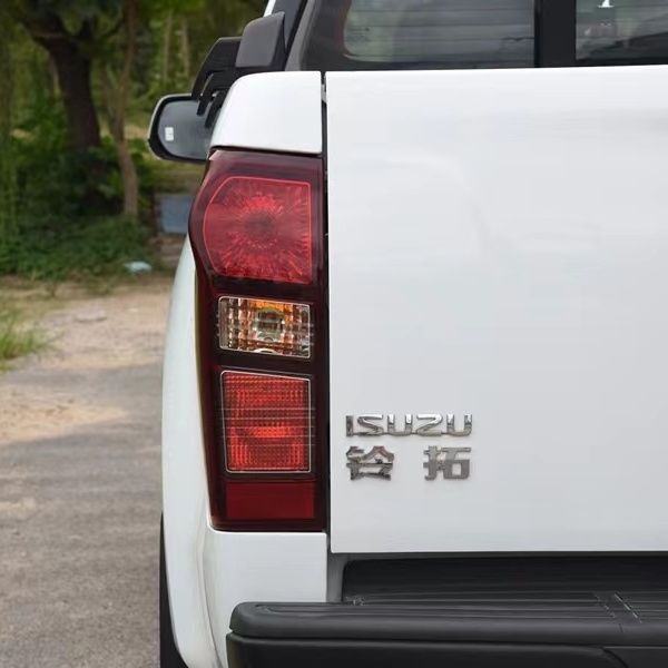 Adecuado para Jiangxi Wuling DMAX Conjunto de luces traseras Lingtuo Pickup Luces traseras Faros delanteros traseros Luces traseras Accesorios de carcasa de luces traseras