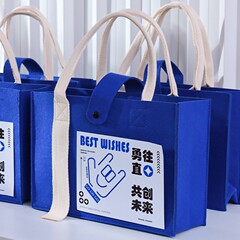 2025蛇年フェルト手提げ袋創意的なフェルトの手提げ物袋を持っています。