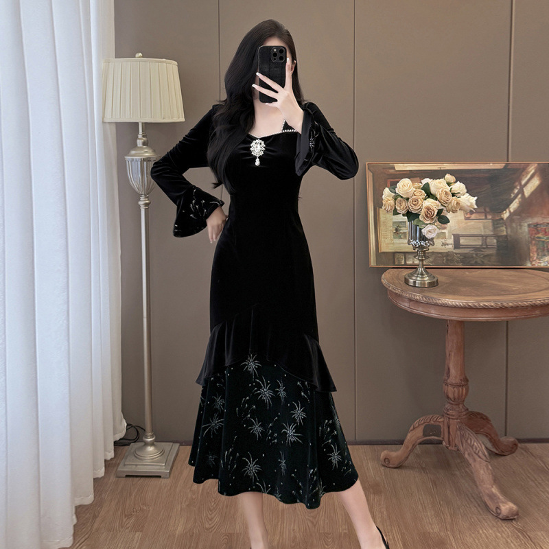 2025 New Autumn and Winter Velvet French Slim Slim Long Long-Sleeved Skirt Elegant Waist Dress Evening Dress