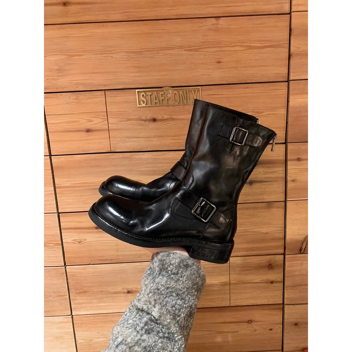 Modisches Schnallendesign, runde Zehenpartie aus Pferdeleder, kleiner dicker Absatz, hohe Absätze_voghion.com