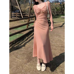 气质方领扭结修身长袖连衣裙女2025秋季新款抽绳褶皱收腰显瘦长裙