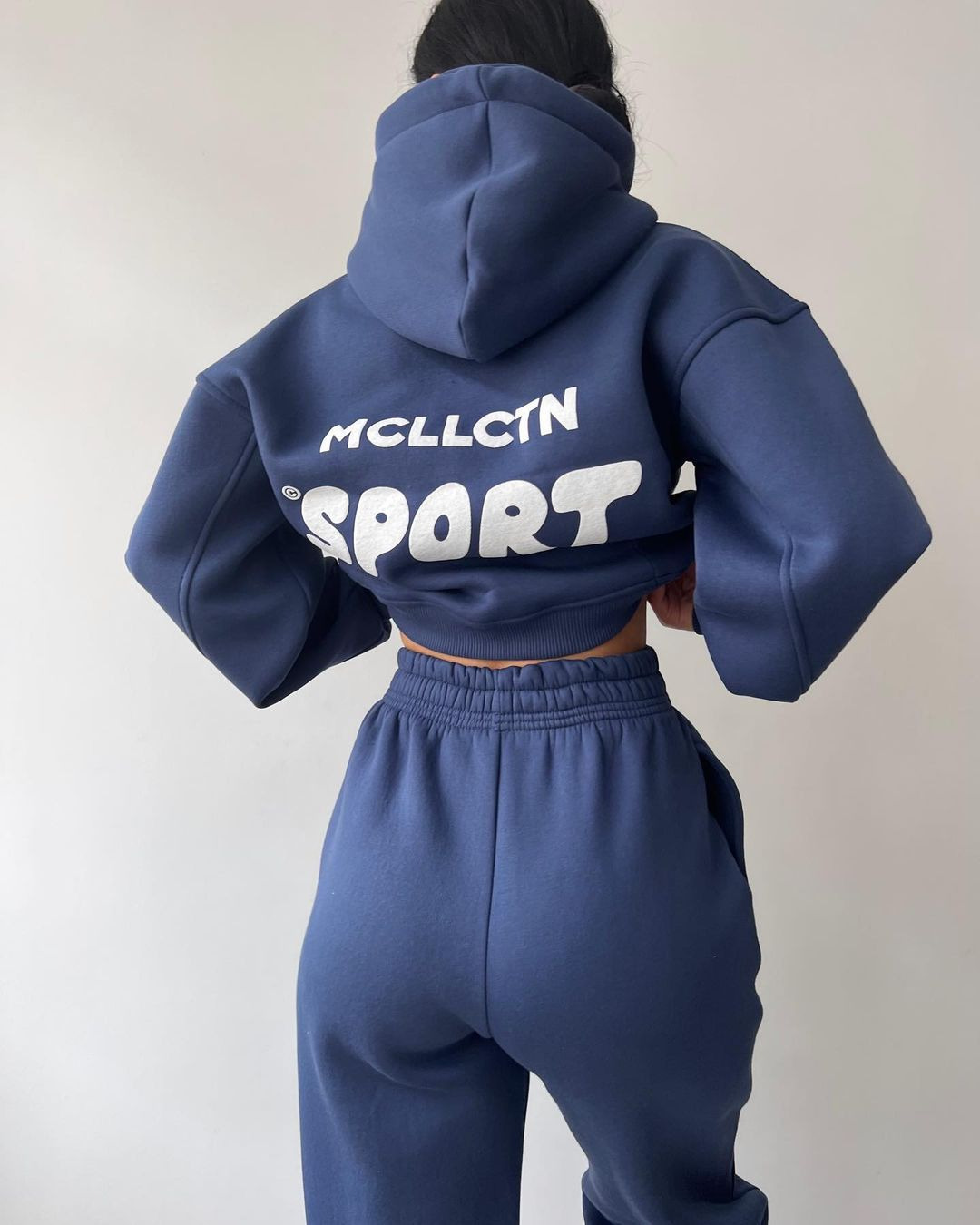 2024 Herbst/Winter neues lässiges Plüsch-Langarm-Kapuzenpullover- und Hosen-Set mit bedrucktem Kapuzenpullover_voghion.com